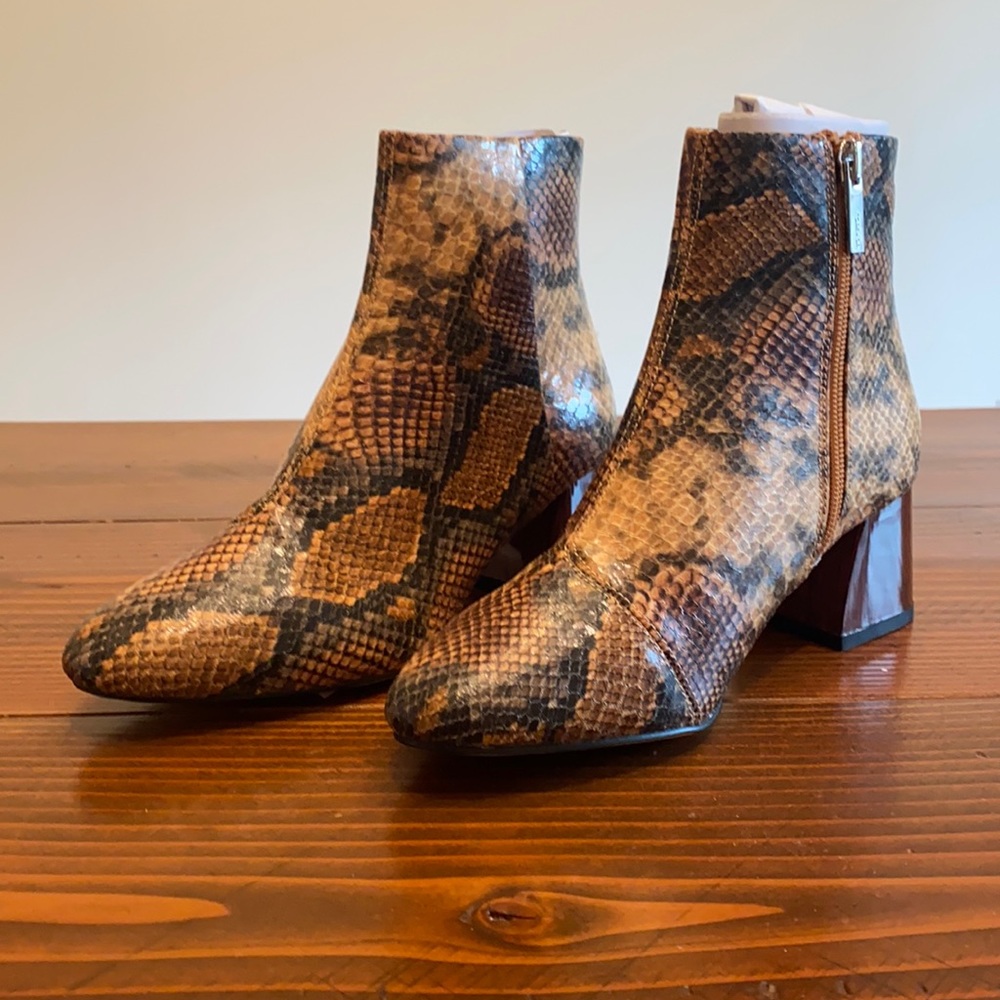 BRAND NEW CS Babe boots snake prINT